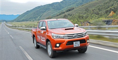 Toyota Việt Nam ưu đãi đặc biệt cho khách hàng mua xe Hilux 