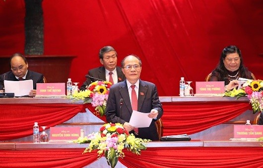 Đồng chí Nguyễn Sinh Hùng, Ủy viên Bộ Chính trị,Chủ tịch Quốc hội thay mặt Đoàn Chủ tịch điều hành phiên họp. Ảnh TTXVN