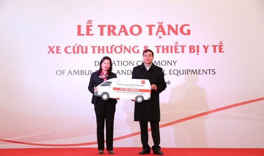 Toyota Việt Nam tặng xe cứu thương & thiết bị y tế cho bệnh viện tỉnh Hà Giang