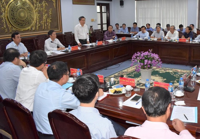 Bí thư Nguyễn Quang Dương báo cáo với Đoàn công tác của Bộ Công thương