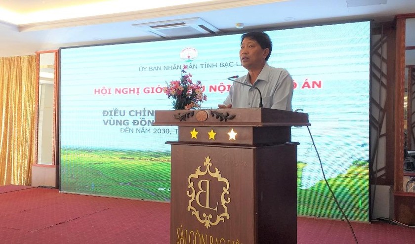 Phó Chủ tịch UBND tỉnh Bạc Liêu Vương Phương Nam phát biểu tại hội nghị