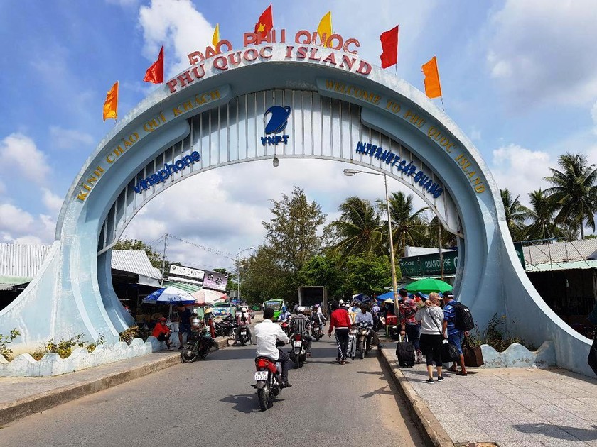 Cổng chào ở Bãi Vòng (huyện đảo Phú Quốc - Kiên Giang) 
