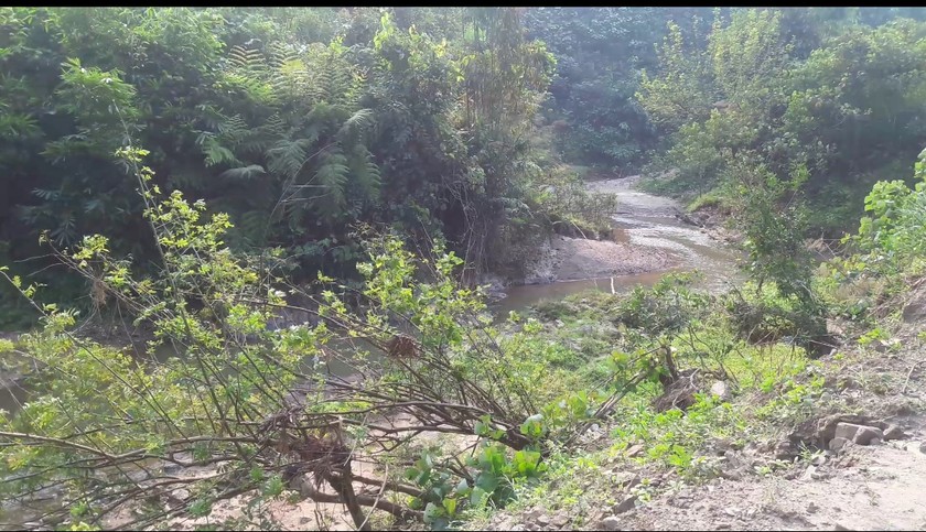 Suối Cảo - nguồn cung cấp nước sinh hoạt và phục vụ sản xuất cho nhân dân 2 xã Bạch Ngọc, Ngọc Minh (huyện Vị Xuyên, Hà Giang) đang bị "bức tử"