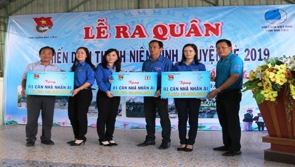 Ban Thường vụ Tỉnh đoàn Bạc Liêu trao tặng "Ngôi nhà nhân ái" cho hộ đoàn viên - thanh niên nghèo