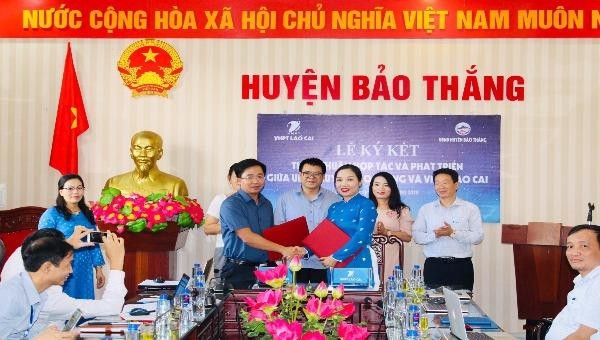 Lễ ký kết giữa VNPT Lào Cai và UBND huyện Bảo Thắng về mô hình phòng họp không giấy tờ