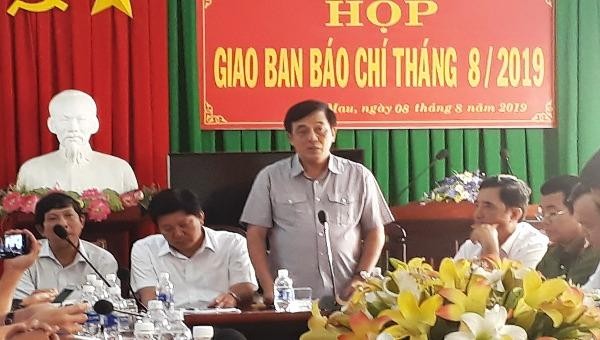 Ông Nguyễn Đức Thánh - Chánh Văn phòng UBND tỉnh Cà Mau tại cuộc họp báo