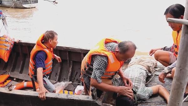 Tập huấn cứu người đuối nước trên sông Vàm Nao