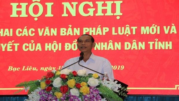 Ông Trần Minh Đức - Phó Giám đốc Sở Tư pháp, Phó Chủ tịch HĐPHPBGDPL tỉnh Bạc Liêu phát biểu tại hội nghị