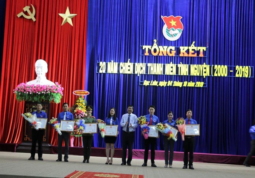 Các tập thể tiêu biểu trong 20 năm thực hiện Phong trào Chiến dịch Thanh niên tình nguyện hè được nhận bằng khen của UBND tỉnh Bạc Liêu
