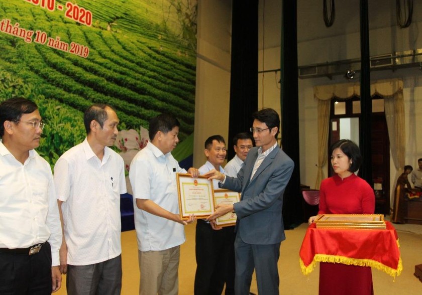 Các tập thể, cá nhân của tỉnh Lai Châu được tặng bằng khen vì có thành tích xuất sắc trong chương trình xây dựng nông thôn mới 