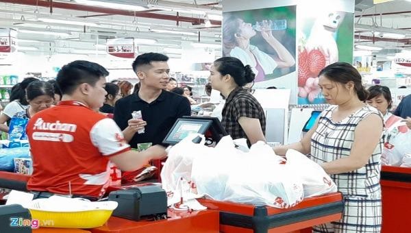 Việc Saigon Co.op tiếp quản Auchan là sự kiện lần đầu tiên một doanh nghiệp bán lẻ Việt Nam tiếp nhận lại một thương hiệu bán lẻ tầm cỡ thế giới