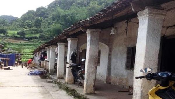 Những dãy nhà trình tường tồn tại qua 2 thế kỷ ở  xóm Bản Chang, xã Thành Công, huyện Nguyên Bình (Cao Bằng) 