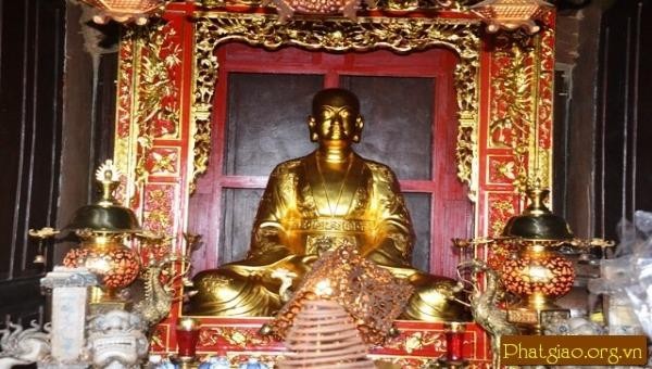 Tượng thờ Thiền sư Nguyễn Minh Không tại chùa Bái Đính 