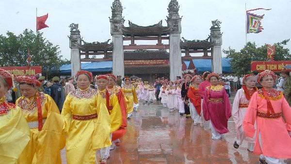 Lễ hội Đền Trần (Thái Bình) là một dịp lễ trọng trong đời sống văn hóa tâm linh của người Việt