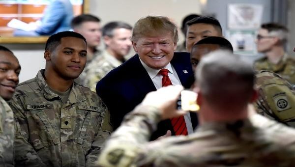 Tổng thống Donald Trump thăm binh lính Mỹ tại Afghanistan hồi tháng 11/2019