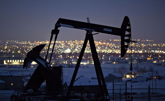 Lần đầu tiên trong lịch sử giá dầu thô xuống mức âm