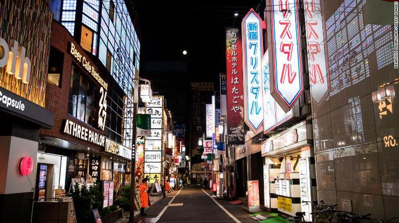 Phố đèn đỏ Nhật Bản vắng ngắt không người 