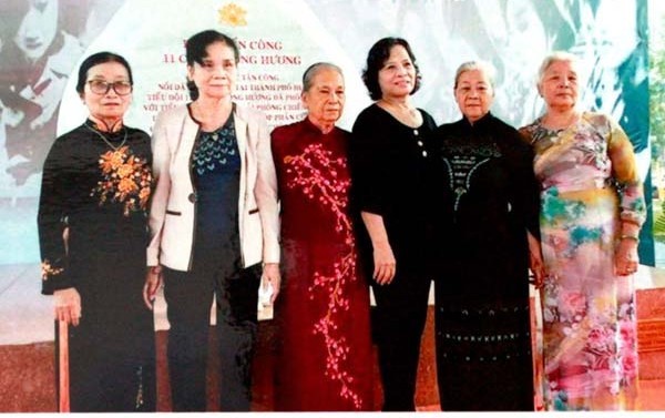 Các nữ du kích Sông Hương trong Lễ khánh thành bia chiến công Tiểu đội 11 cô gái sông Hương năm 2016