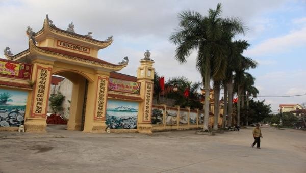 Cổng chính chùa Cương Xá 