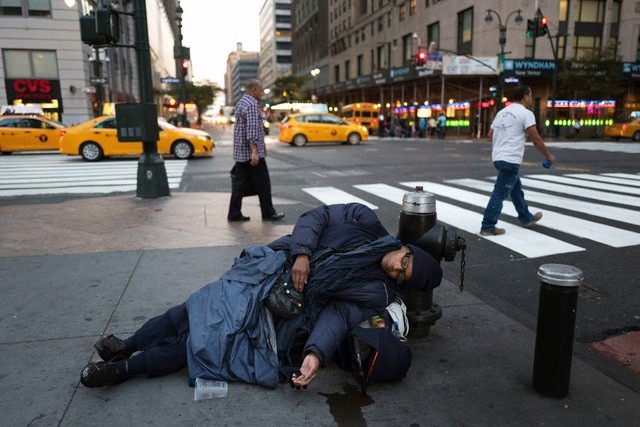 Người nghèo vạ vật trên đường phố New York mùa đại dịch 