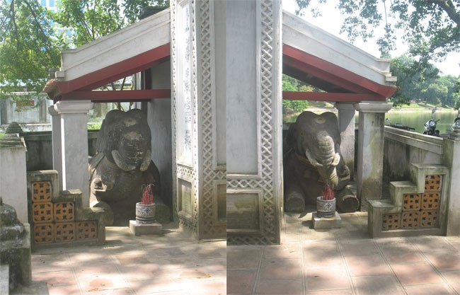Tượng hai ông voi trước cổng đền Voi Phục (Hà Nội) 
