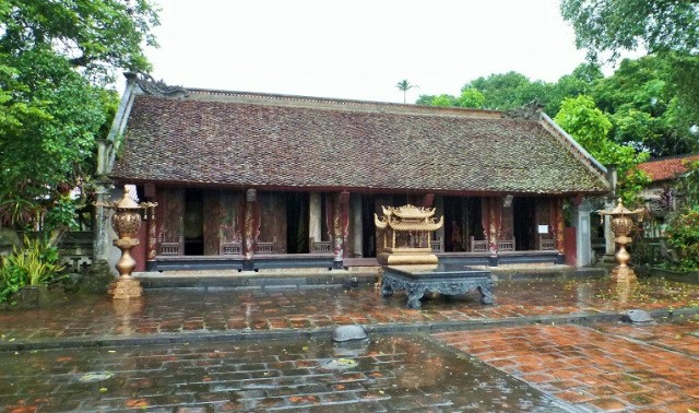 Đền thờ đức thánh Nguyễn.