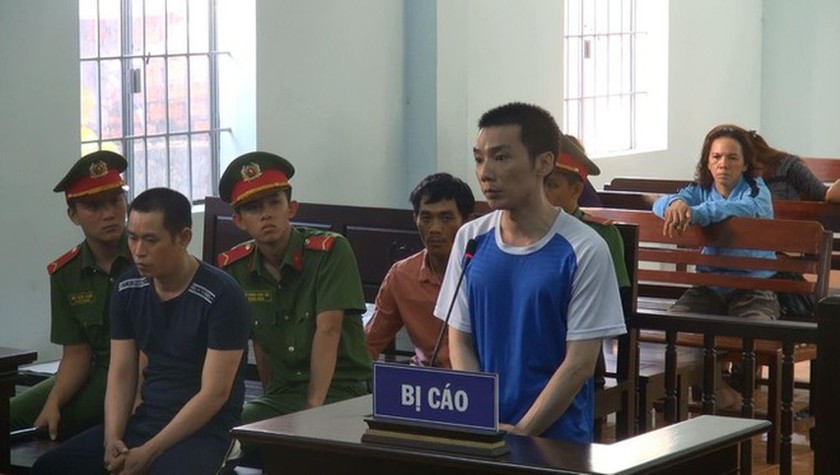 Bị cáo Nguyễn Viết Huy bị tuyên 5 năm 6 tháng tù về tội trốn khỏi nơi giam giữ; tổng hợp hình phạt chung là 25 năm 6 tháng tù.