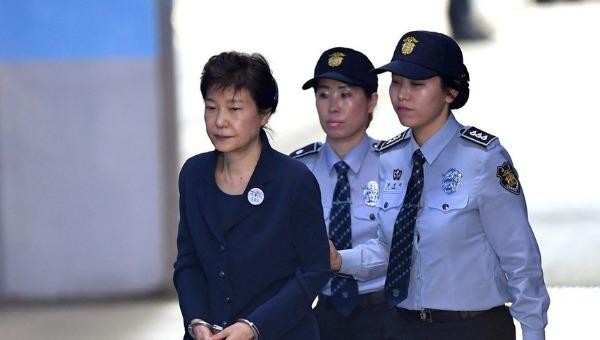 Cựu Tổng thống Hàn Quốc Park Geun-hye bị đưa tới tòa ngày 10-7. (Ảnh: Yonhap).