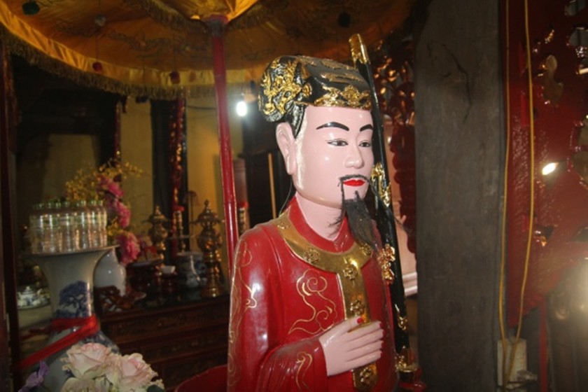 Tượng danh tướng Đào Nhuận đặt trong không gian thờ của từ Lương Xâm ở quận Hải An.