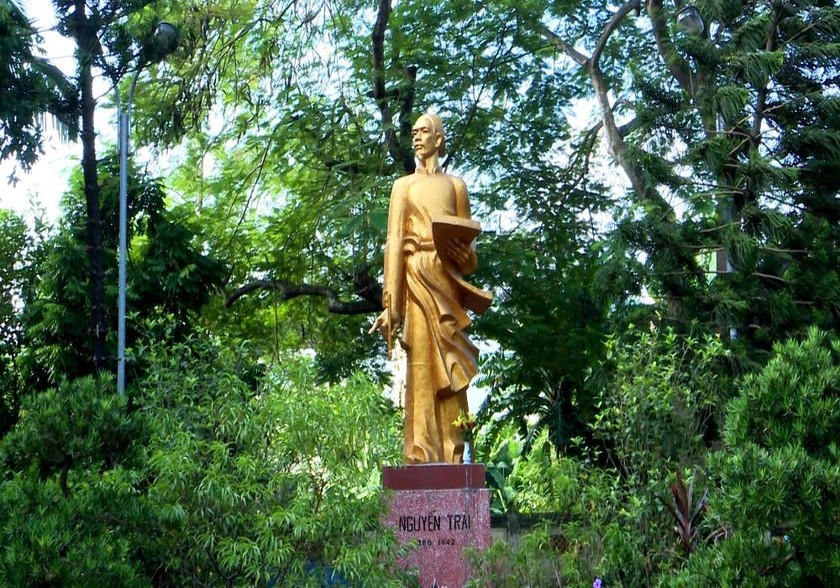 Tượng đài Danh nhân văn hóa Thế giới, Anh hùng dân tộc Nguyễn Trãi. 