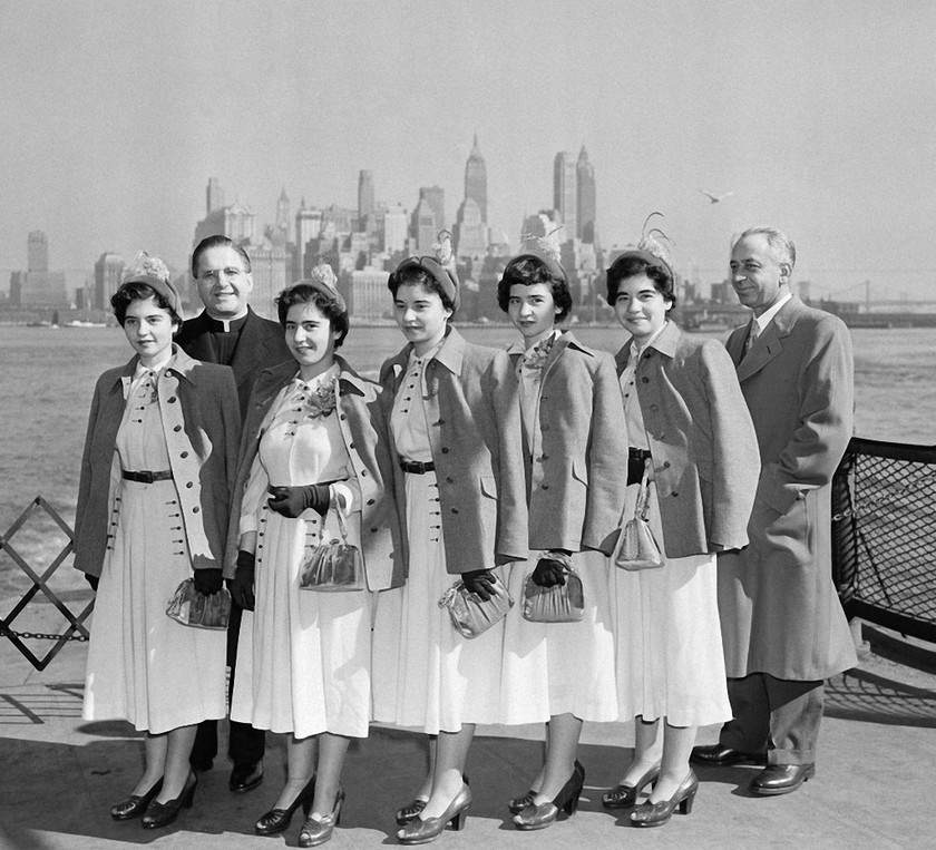 5 chị em tại thành phố New York, Mỹ năm 1950.