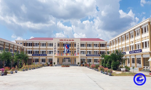 Trường Tiểu học Song Bình (huyện Chợ Gạo, tỉnh Tiền Giang) được đầu tư cho năm học mới.