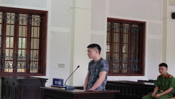 Bị cáo Nguyễn Đình Hòa tại tòa.