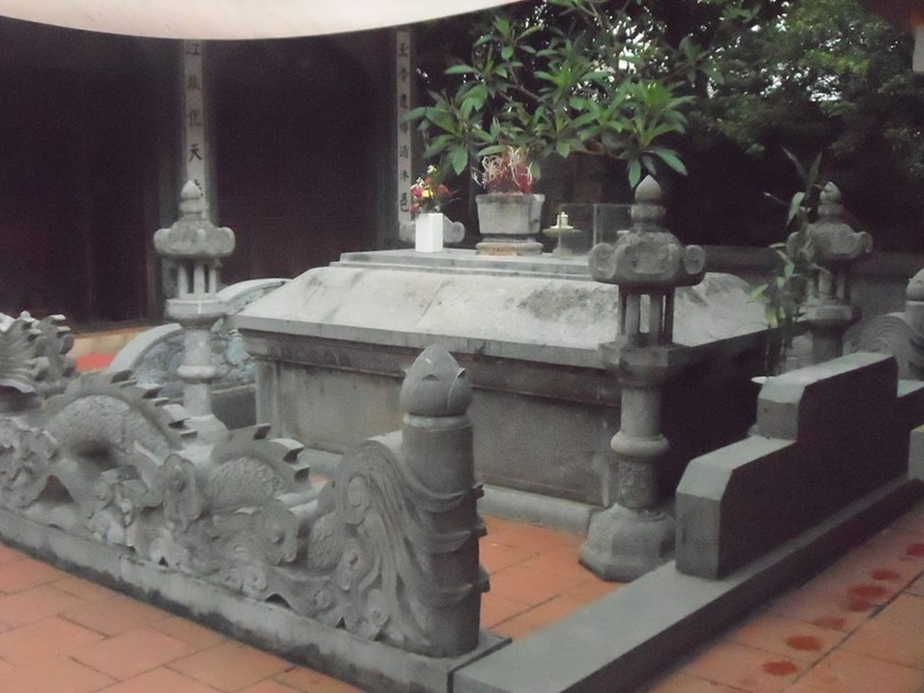Lăng mộ Đức Thánh Trần trong Khu di tích lịch sử quốc gia Đền Bảo Lộc (Nam Định). 
