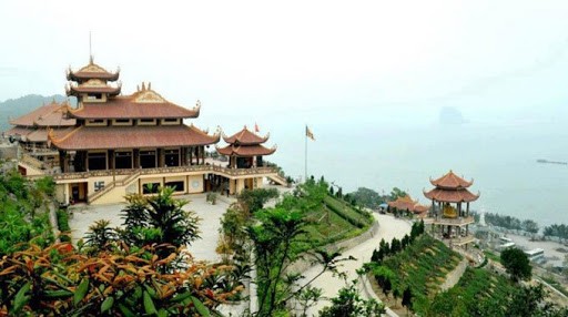 Quần thể Di tích cấp Quốc gia đặc biệt đền Cửa Ông - Cặp Tiên. 