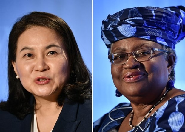 Hai nữ ứng viên Ngozi Okonjo-Iweala (Nigeria, bên phải) và Yoo Myung-hee (Hàn Quốc). 