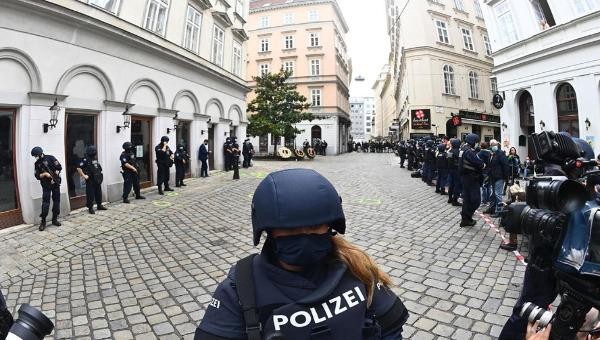 Cảnh sát Áo canh gác xung quanh một địa điểm xảy ra vụ tấn công tại Vienna vào ngày 3/11.