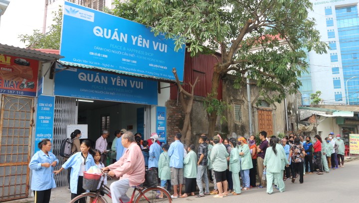 Quán cơm Yên Vui đa phần phục vụ bệnh nhân nghèo trên địa bàn Nghệ An. 