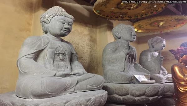 Hình ảnh 3 bức tượng Tam thế tại chùa Linh Ứng.