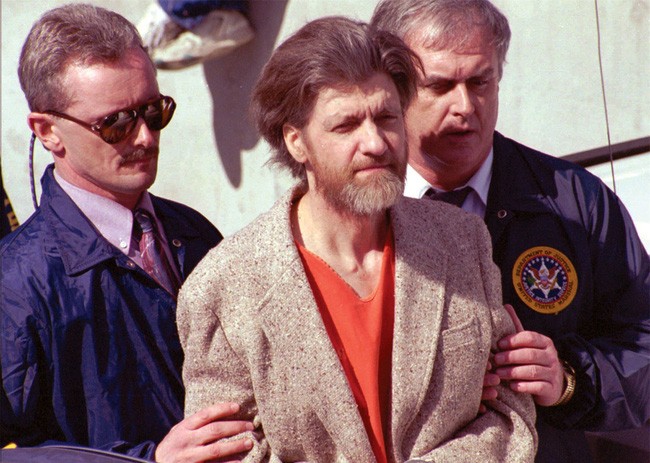 Từ năm 1978 -1995, Kaczynski đã tiến hành đánh bom thư trên toàn quốc.