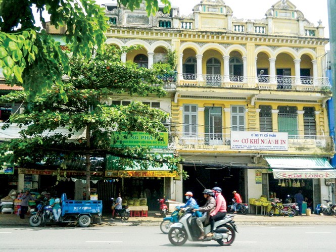 Một dãy phố ở Chợ Lớn tương truyền trước kia là của Bá hộ Định. 