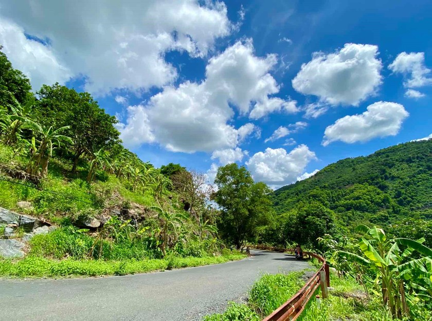 Con đường dẫn vào thung lũng Ma Thiên Lãnh. 