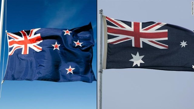Quốc kỳ New Zealand (trái) và quốc kỳ của Australia.