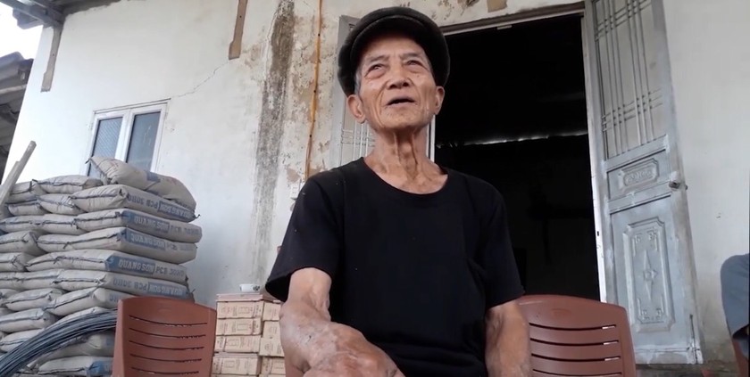 Trao đổi với PV, ông Mã Văn Chỉnh xác nhận, đất nhà ông ở là được gia đình ông Tiến cho mượn. 