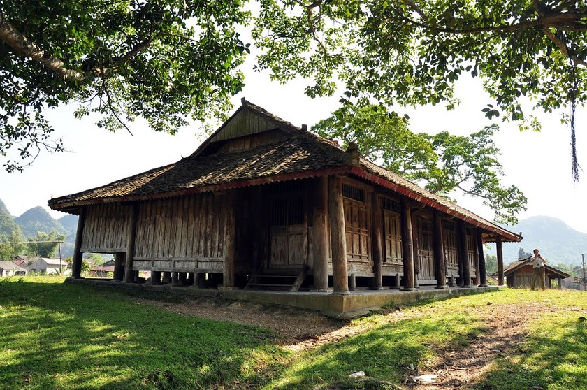 Đình Nông Lục là sự kết hợp giữa kiến trúc đình, chùa truyền thống của Đồng bằng Bắc Bộ và kiến trúc nhà sàn truyền thống của dân tộc Tày.