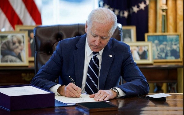 Tổng thống Mỹ Joe Biden vừa ký ban hành gói cứu trợ COVID-19 trị giá đến 1.900 tỷ USD.