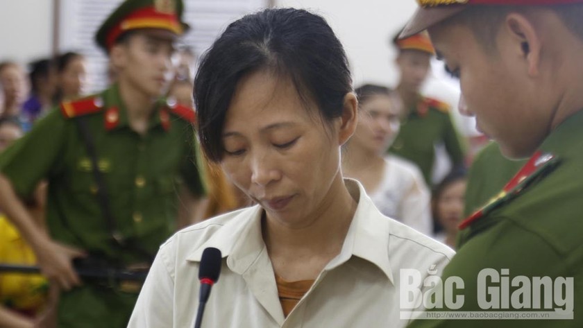 Bị cáo Trần Thị Thêm tại phiên tòa (ảnh: Báo Bắc Giang). 