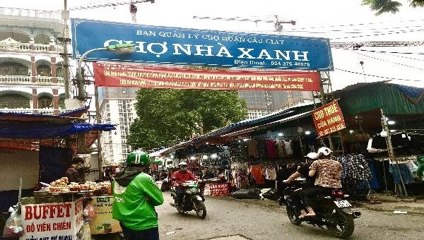 Chợ Nhà Xanh (Cầu Giấy, Hà Nội).. 