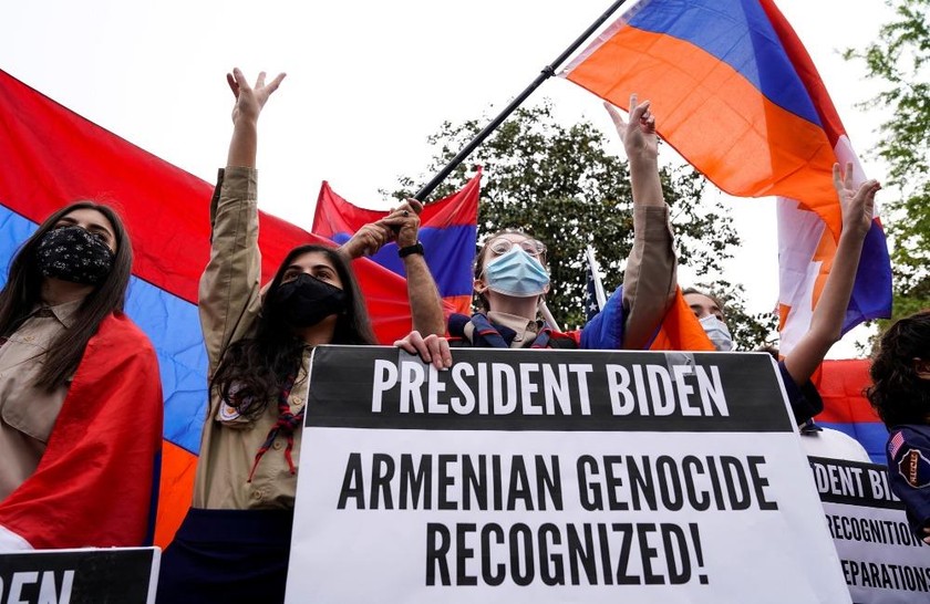 Cộng đồng người Armenia biểu tình trước Đại sứ quán Thổ Nhĩ Kỳ. 
