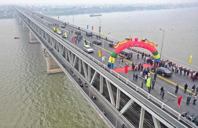 Lễ thông xe dự án sửa chữa mặt cầu Thăng Long sau gần 5 tháng thi công, sáng 7/1/2021. 